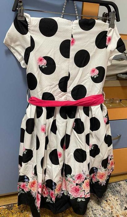 Vand rochita fetita 8-9 ani pentru petrecere/ serbare