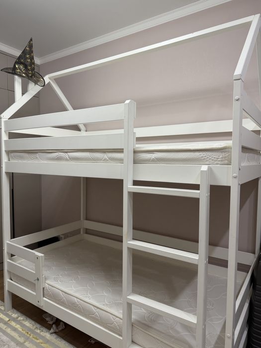 Продам  двухъярусную кровать