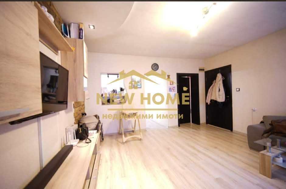 Къща с гараж! В района на Пазара