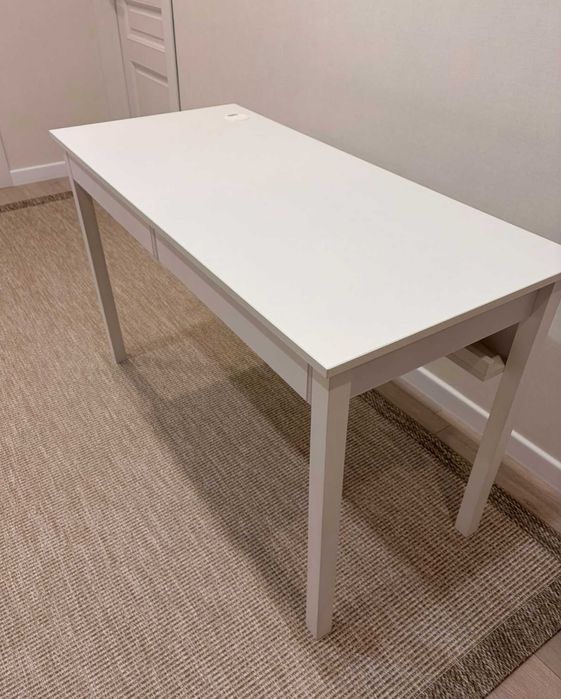 Письменный белый стол!