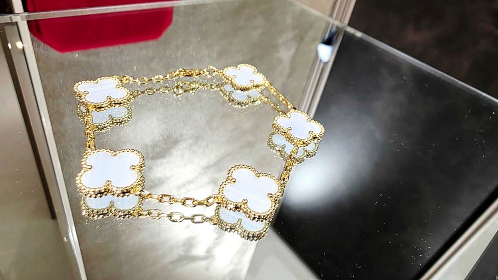 Van Cleef & Arpels VCA Gold Chalcedony 5 Alhambra Дамска Гривна