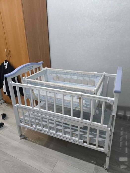 Детская кроватка с люлькой