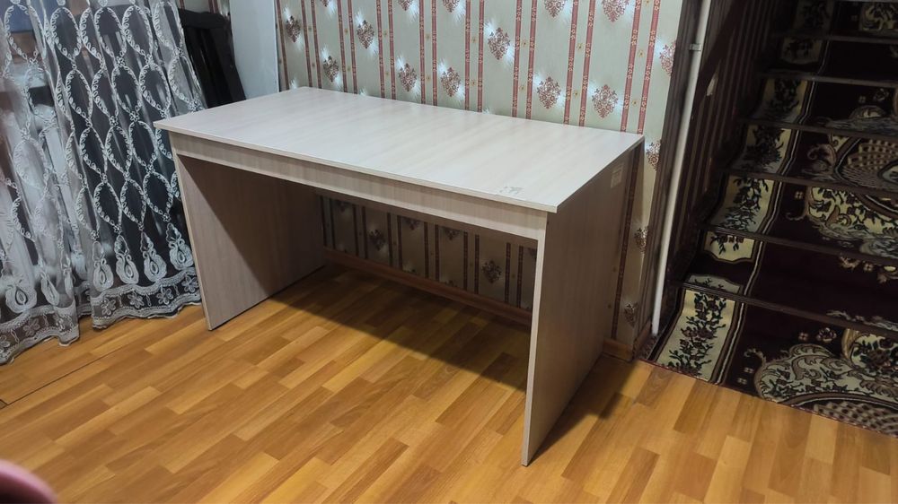 Продаю писменный стол