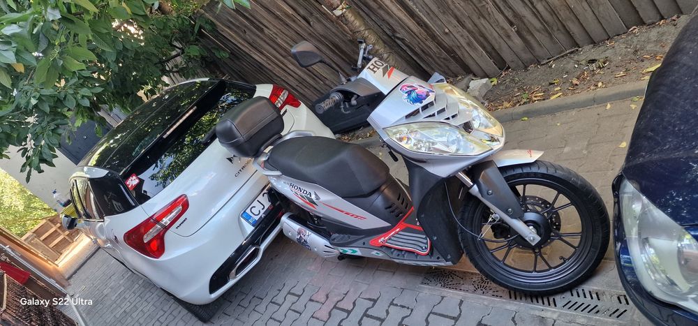 Vind scuter Generic soho 125 cc se conduce cu cat B plus adeverinta