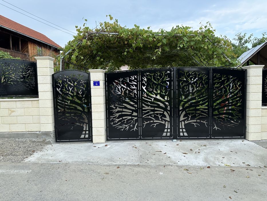 Porti garduri din tabla decupată