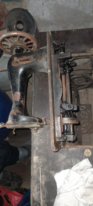 Masina de cusut foarte veche