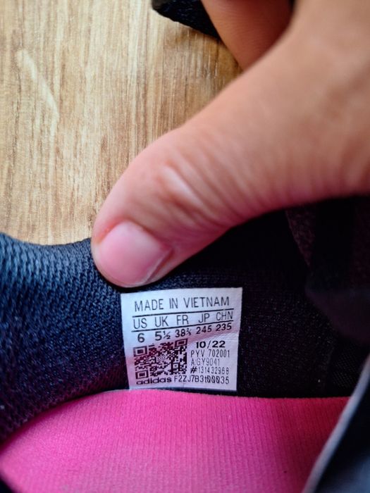 Продавам бутонки Adidas