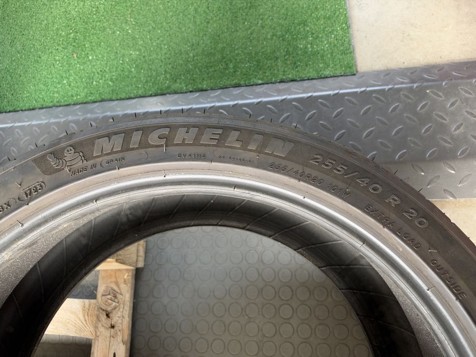 4бр. Летни Гуми С Борд 255/40R/20 -MICHELIN Pilot Sport- *EV+T0*- DOT:1723- 5.4мм.+5.0мм.