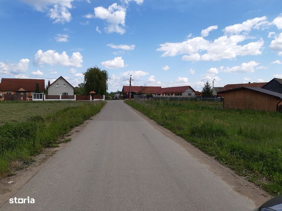 Vand teren construibil intravilan utilitati drum asfaltat central