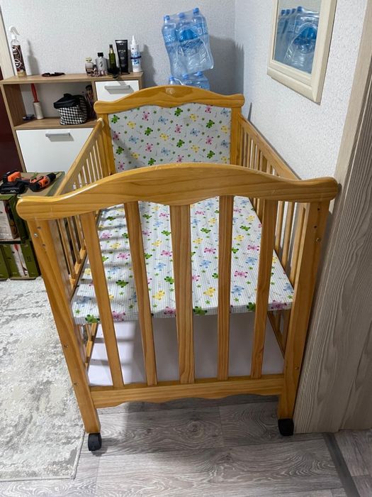 Детская кроватка и люлька