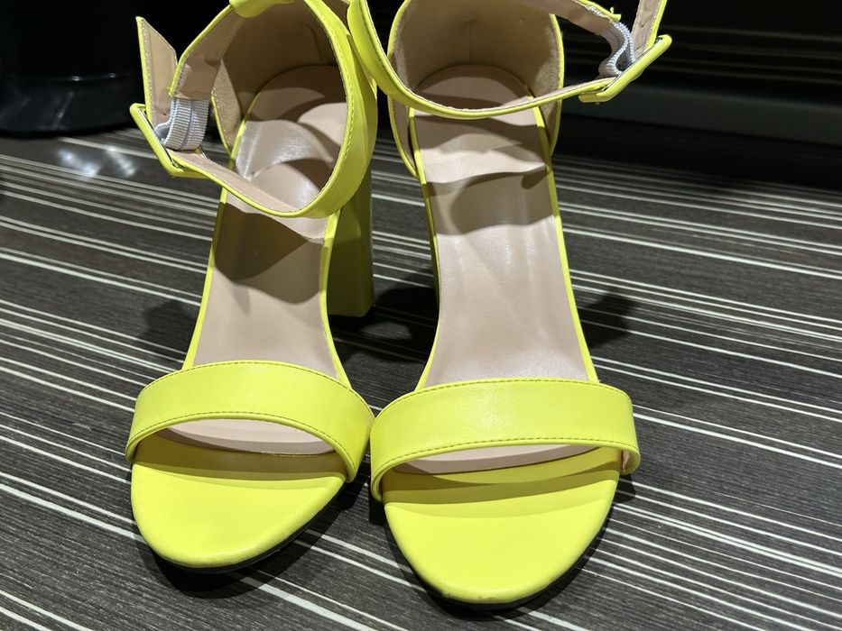 Дамски неоново жълти сандали 41