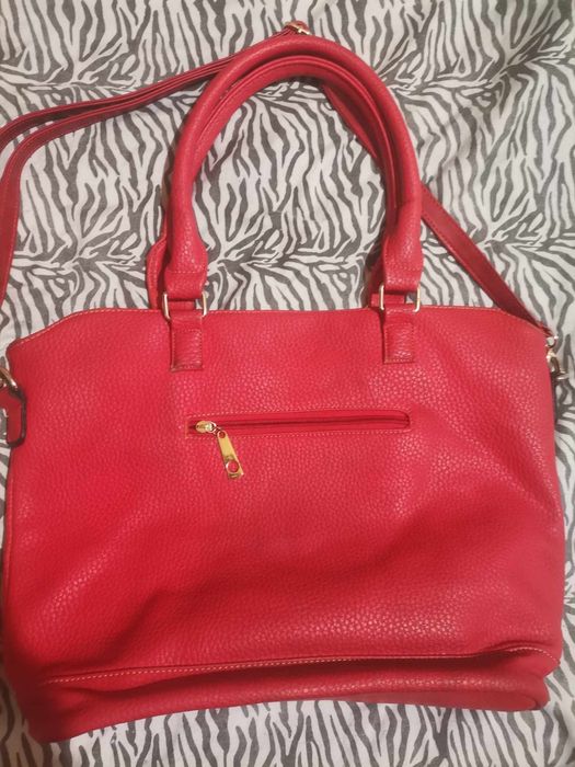 Екстравагантни дамски чанти.