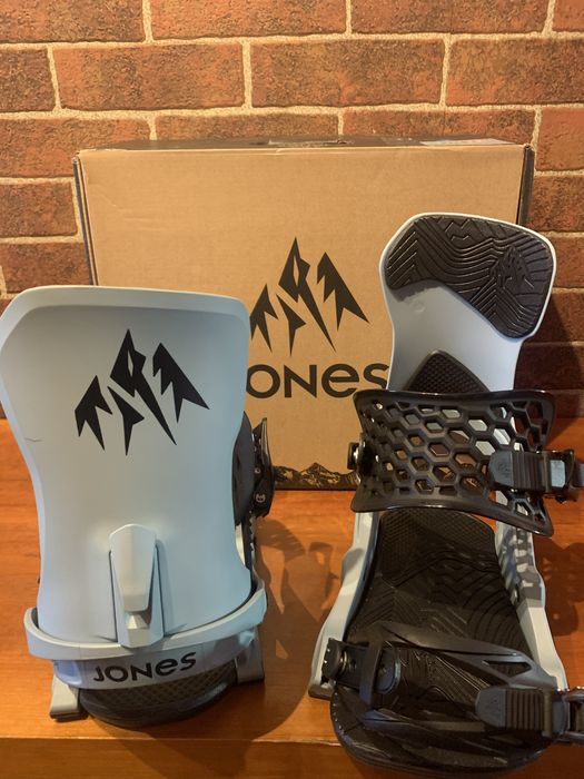 Legaturi snowboard noi Jones Meteorite M