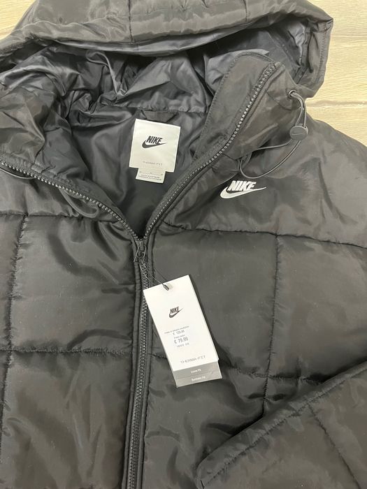 Дамско зимно яке Nike