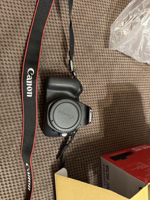 Canon 200 D DSLR