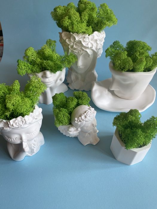 Керамична ваза със сапунени цветя и скандинавски мъх