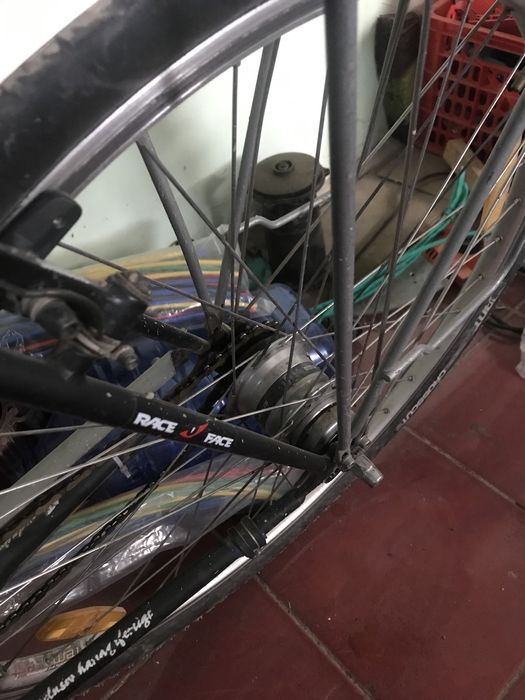 Germanskiy zur veloseped sotiladi.