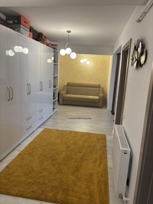 Vand apartament sectorul 5,targ pucheni,2 camere,decomandat,curte