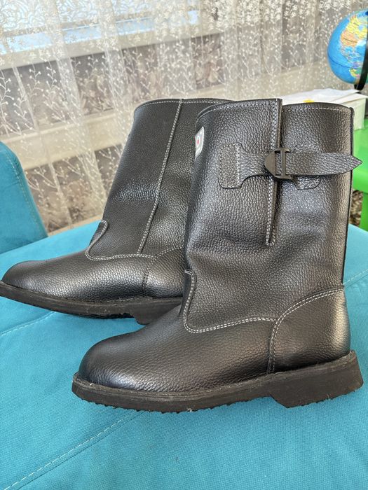 Продам новые мужские ботинки