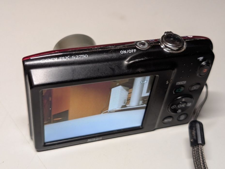Apart Foto Nikon Coolpix S2750