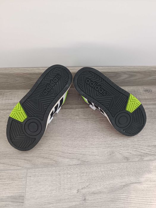 Оригинални детски маратонки adidas Hoops 3.0 CF