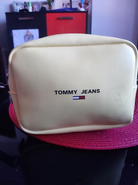 Чанта  жълто Tommy hilfiger с противопрахова торба