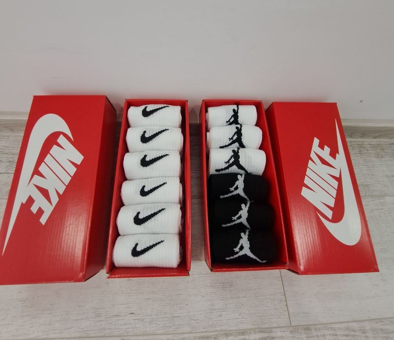 Високи чорапи , може и в кутия може и в стек