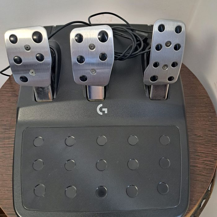 Vând  VOLAN LOGITECH PS 4, JOCURI PS 4