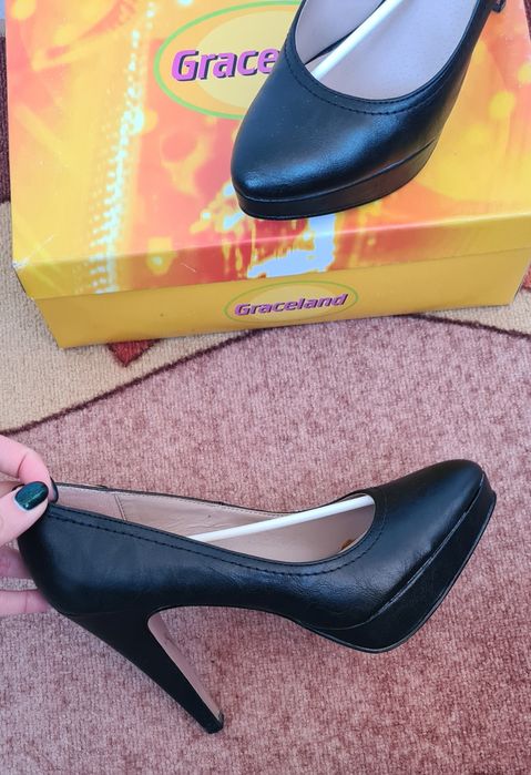 Дамски обувки с ток