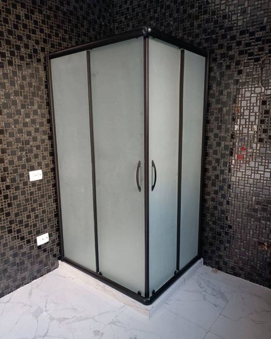 Душевые кабины из стекла