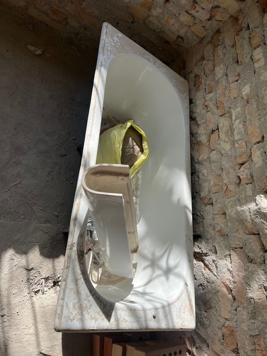 Ванна чугун, унитаз, умывальник в отличном состоянии БУ