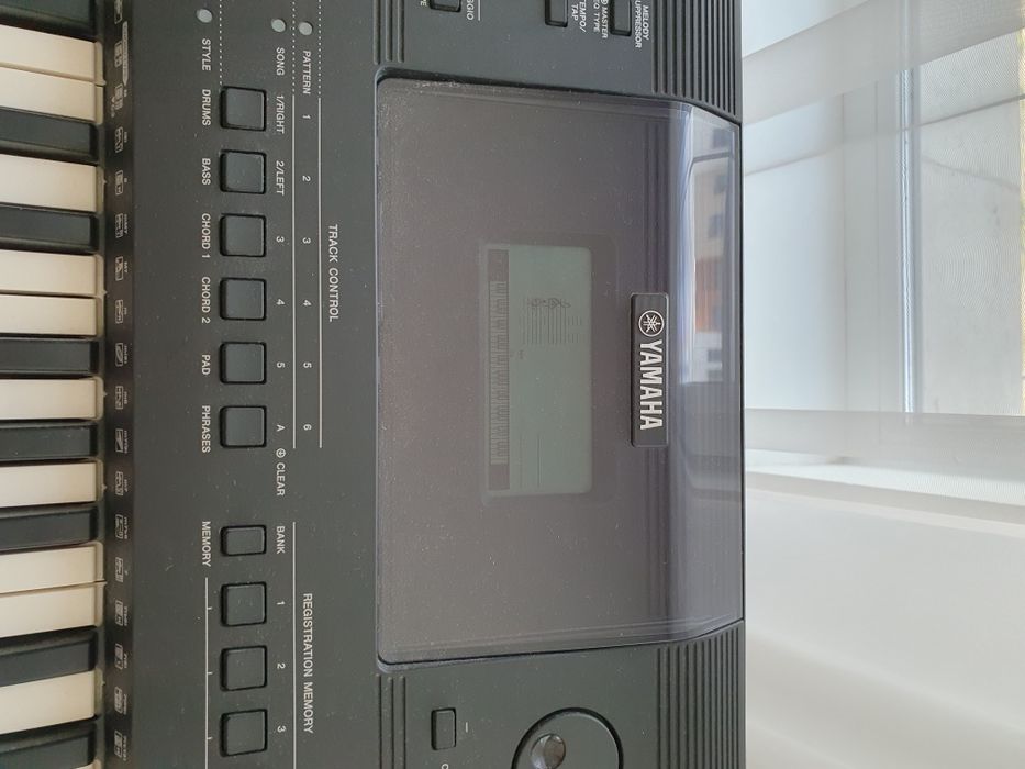 Синтезатор Yamaha PSR-E453 + прочная стойка Quick-A
