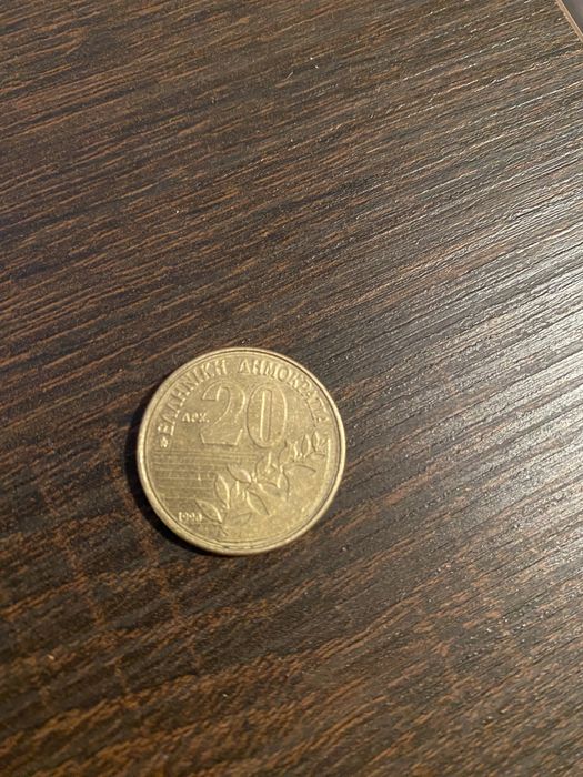 Vând moneda 20 drahme , an 1990 .