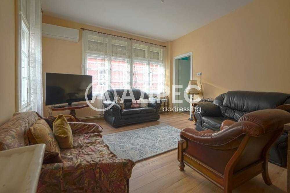 Дава се под наем Многостаен апартамент в Разград, Център - 118 кв.м за 460 € - Снимка #1