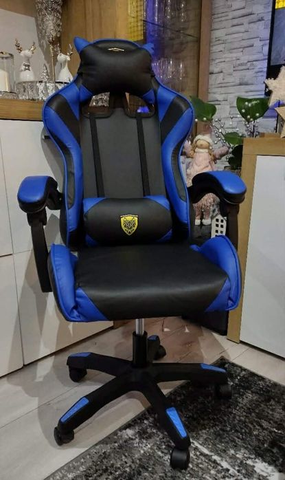 Удобен геймърски стол с поставка за крака и масажна лумбална възглавни