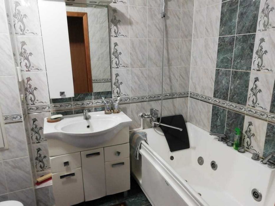 Сдам 3ком квартиру  в районе  Революция