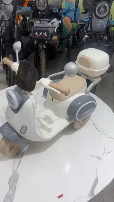 Электромобил. Детский машина, каталка, толокар