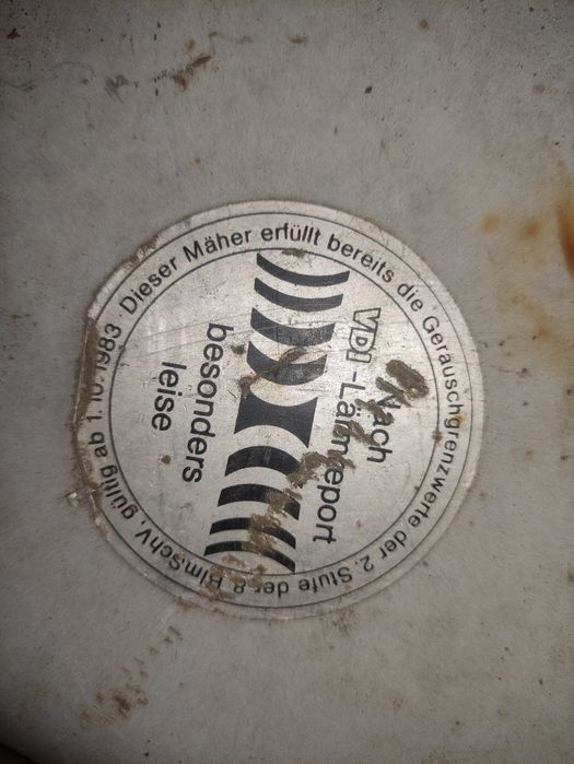 Masina de tuns iarba / gazonul defecta