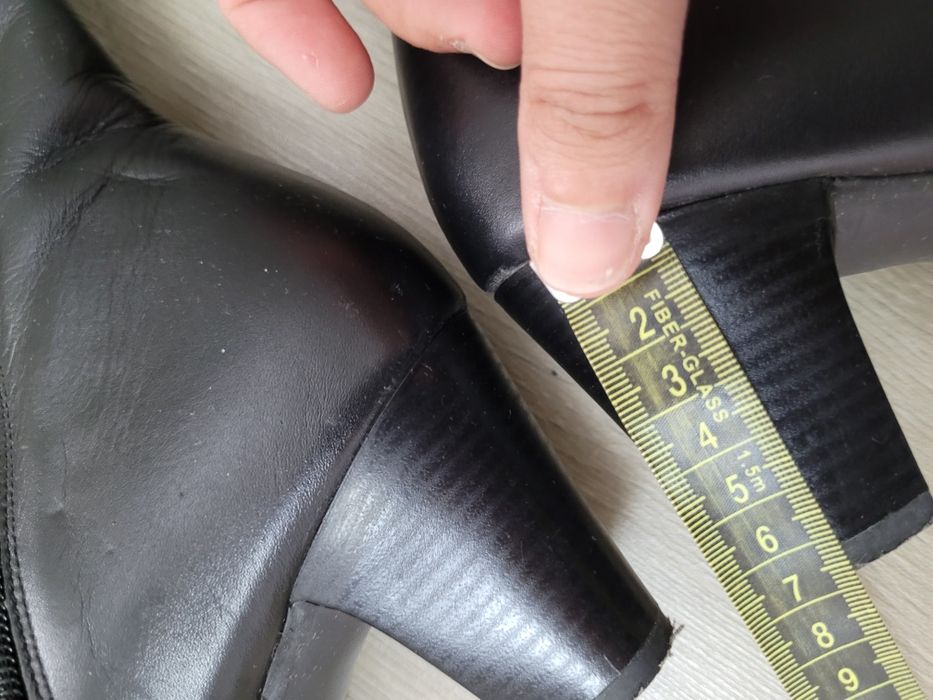 Cizme negre din piele lungi