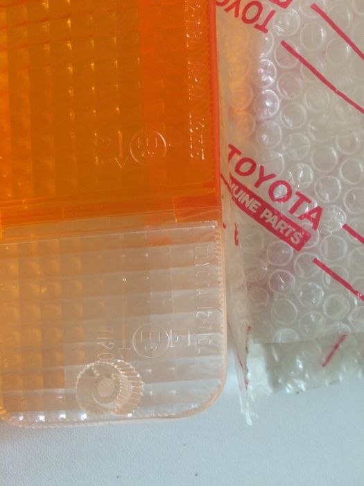 Оригинален комплект Стъкло за габарит и мигач TOYOTA Corolla