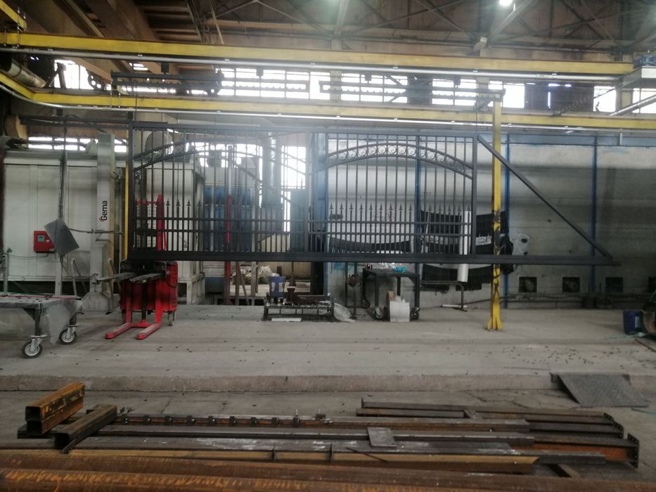 Врати,огради,парапети,метални конструкции.