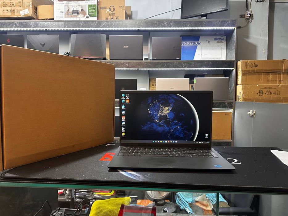 Офисный ноутбук Dell Intel core i5-1335U 16/512