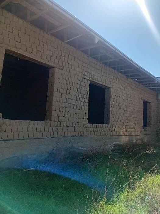 Hovli sotiladi yangi qurilgan