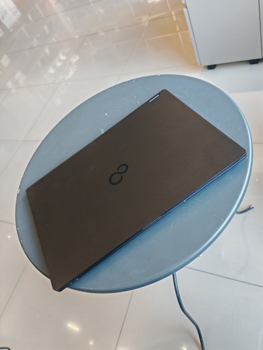 Made in Japan! Ultraslim cu ecran 15,6 full HD IPS Fujistu lifebook U758, i5 U8350 to 3,6 GHZ, 16 G, ssd 256, tast luminata,like NEW garantie 12 luni!