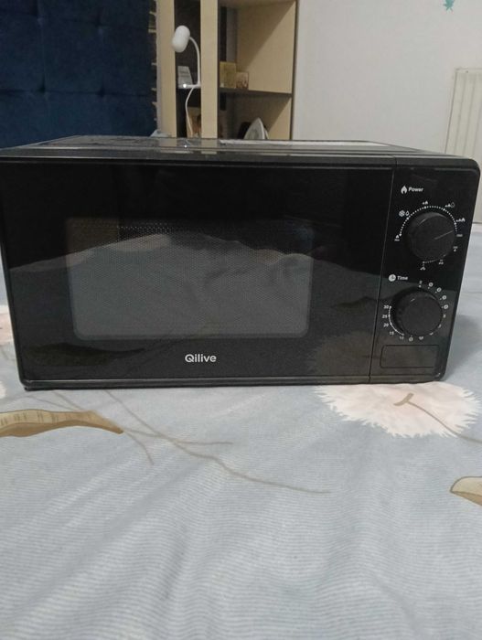 Cuptor cu microunde Qilive, stare foarte bună