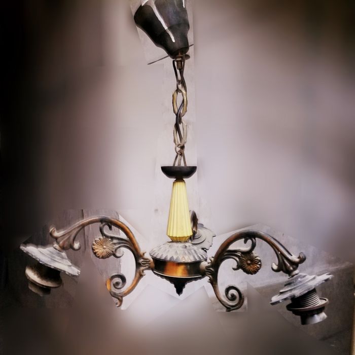 Люстры, плафоны, бра