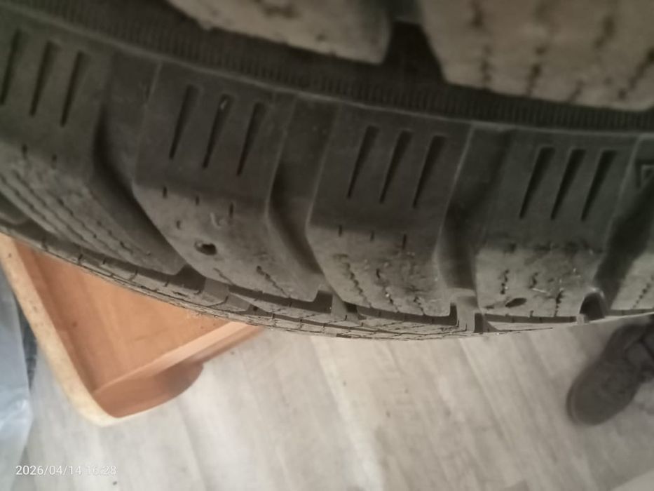 Продаю резину  215/60 R16