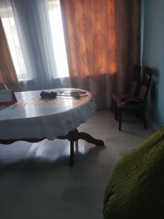 Стол со стульями