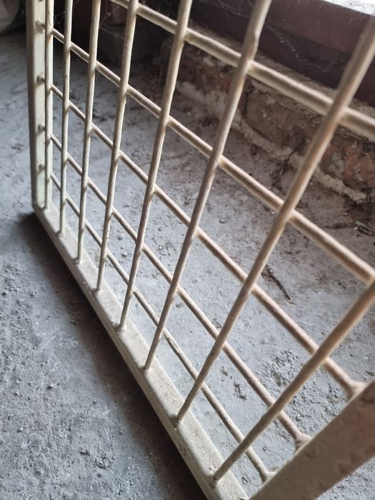 Масивни метални решетки за прозорци/малка врата