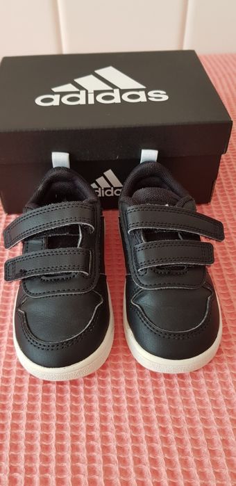 Детски маратони Adidas 22 номер (13см.)